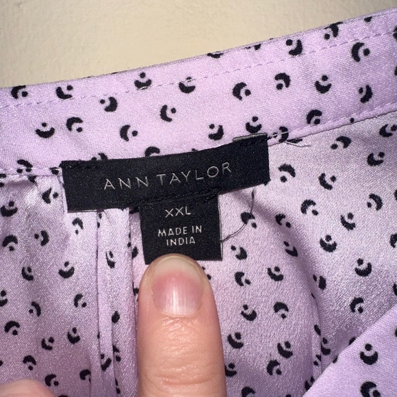 Ann Taylor silky blouse. - Picture 2 of 3